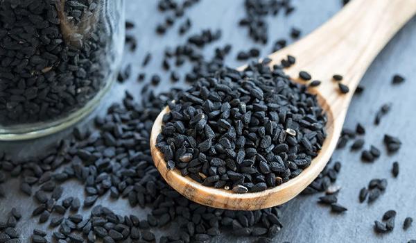 خواص سیاه‌دانه؛ شواهد علمی، عوارض و موارد احتیاط