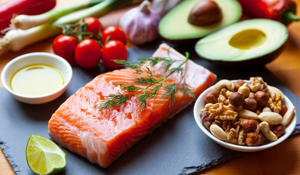 پروتئین در رژیم لاغری مدیترانه ای از آجیل ها و گوشت سالم تامین می شود.